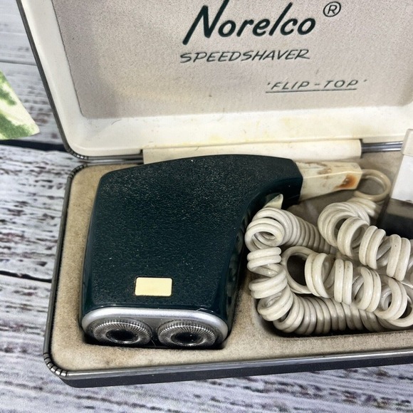 Norelco Speedshaver Flip-Top Vintage Green Electric Shaver Razor w Case - Picture 3 of 15